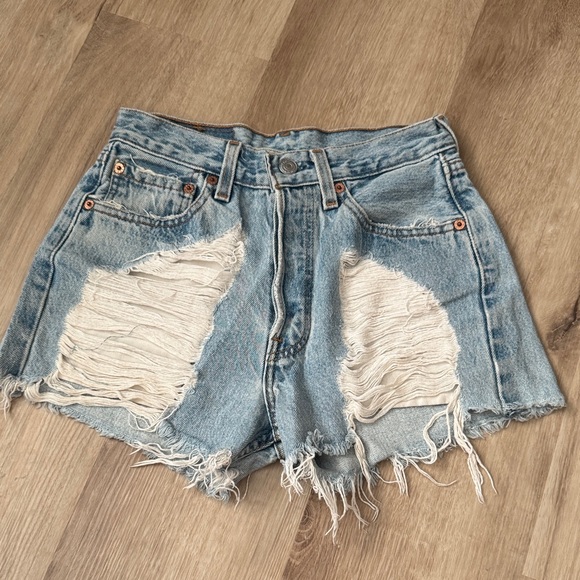 Vtg Levi’s 501 Distressed Denim Women Shorts 24 - Picture 1 of 5